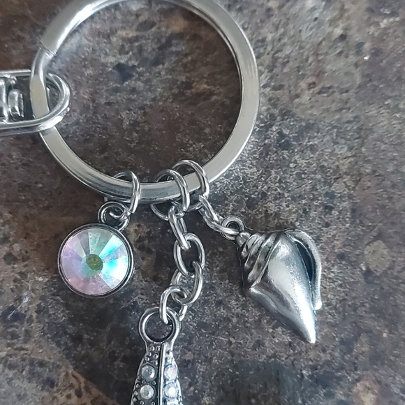 Starfish Rinstone Keychain - Picture 3 of 6
